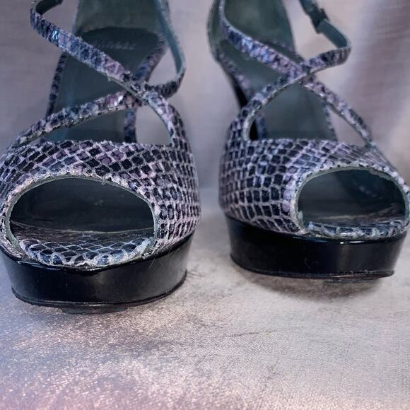Stuart Weitzman Purple Snake Peep Toe Heels Size 8 2010s Pumps - Picture 7 of 10